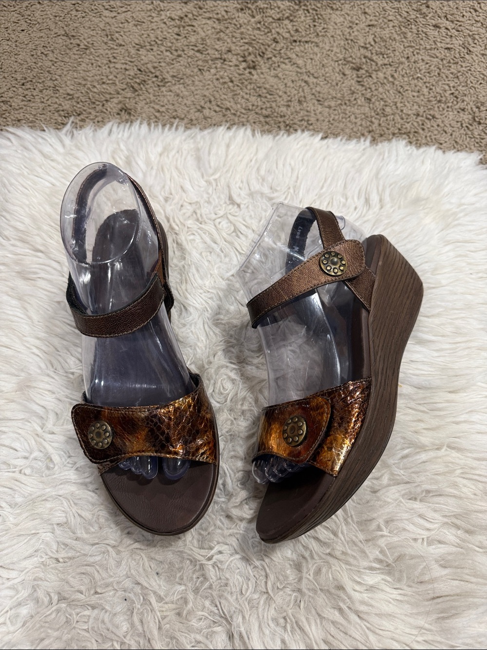 MUNRO AMERICAN Tyra Sandals Bronze
Platform Wedge Shoes Ankle Strap
Women's 7.5W